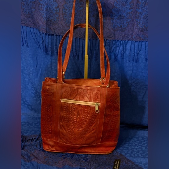 TEXIAN LEATHER | SHOULDER BAG | HAND TOOLED - Picture 2 of 10